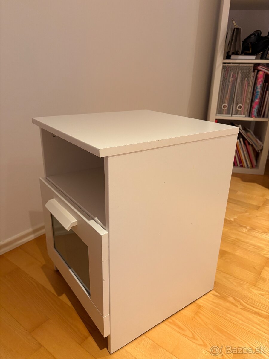 Nočný stolík - 4