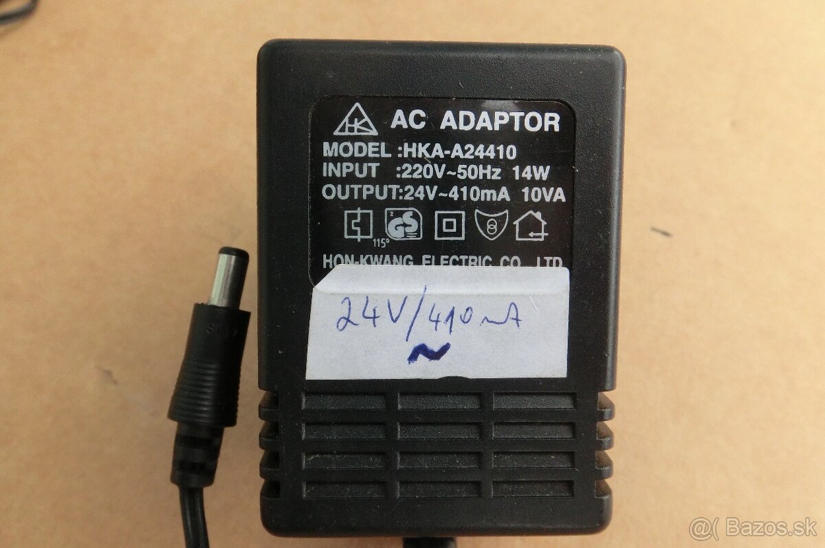 Adaptér a zdroj . - 4