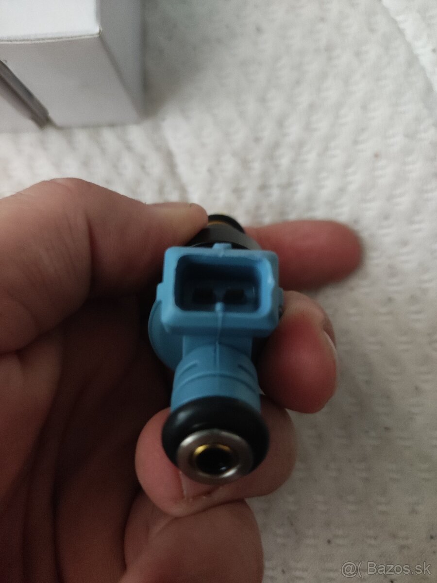 Predám vstrekovač paliva 0280150715 - 4