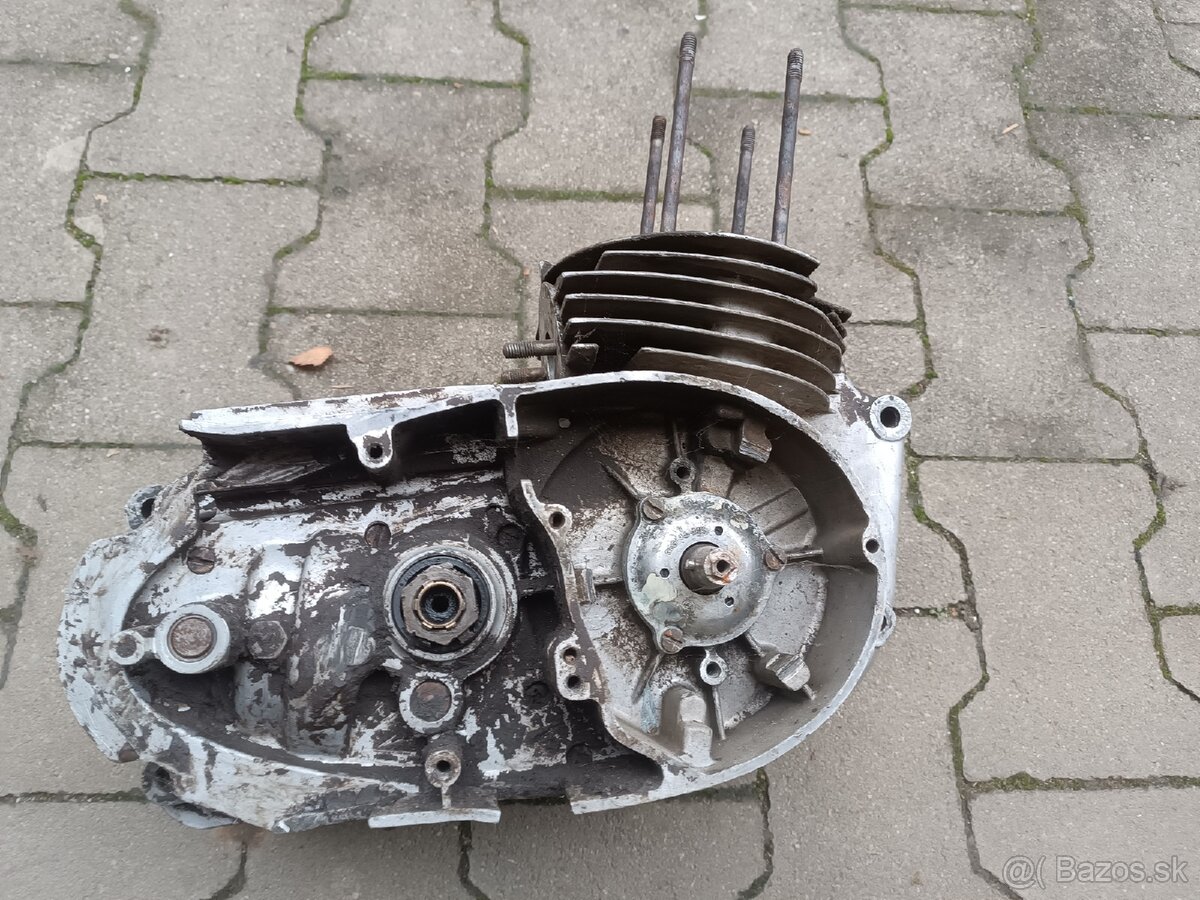 Jawa ČZ 175 motor - 4