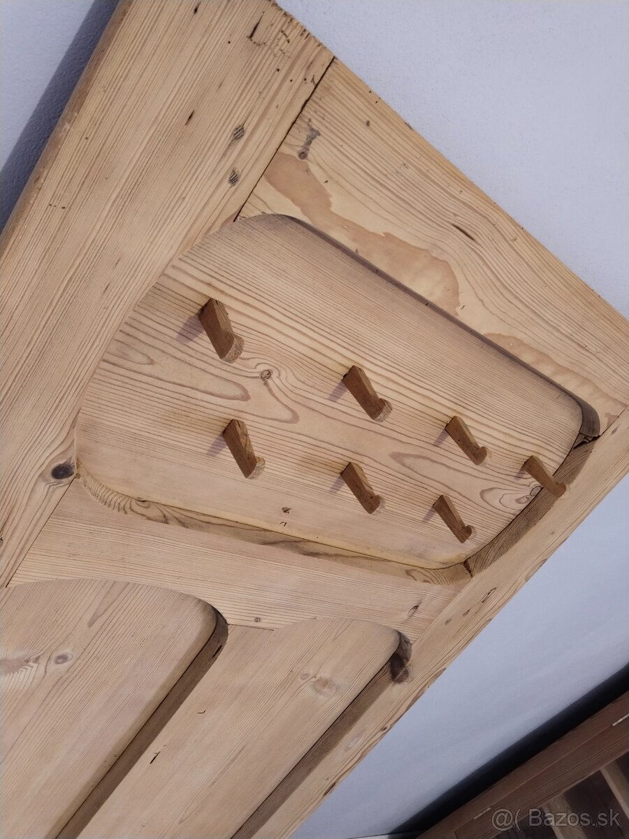 Stará věšáková stěna - 4