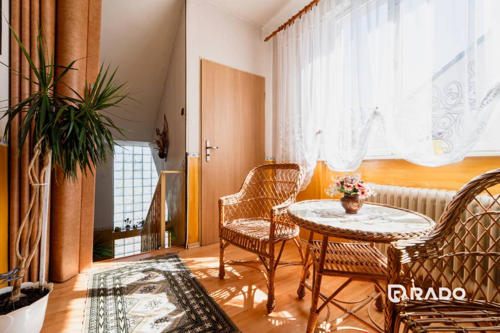 RADO | 8i RD s dvoma garážami a záhradou 974m2 | Zlatovce - 4