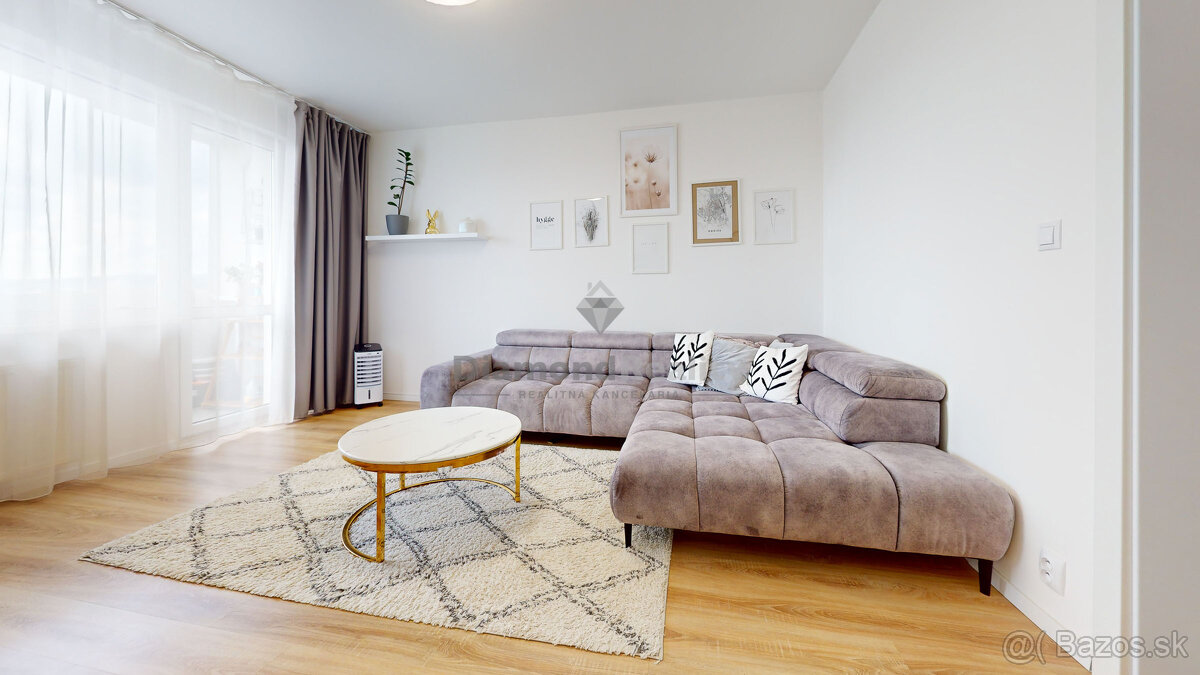 NA PREDAJ VEĽKÝ 4 IZBOVÝ BYT - 96 M2 - DVE LODŽIE, VIEDENSKÁ - 4