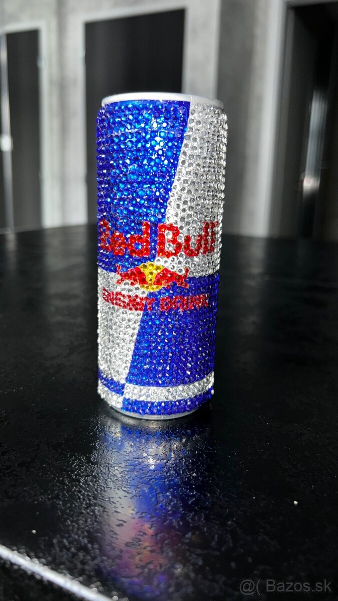 Red Bull ozdobený kamienkami - 4