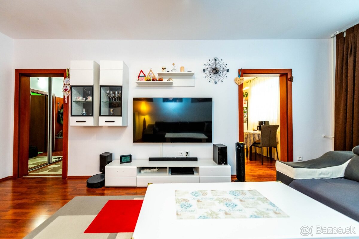 Vkusne zrekonštruovaný 3-izbový byt s loggiou na sídl. Juh - 4