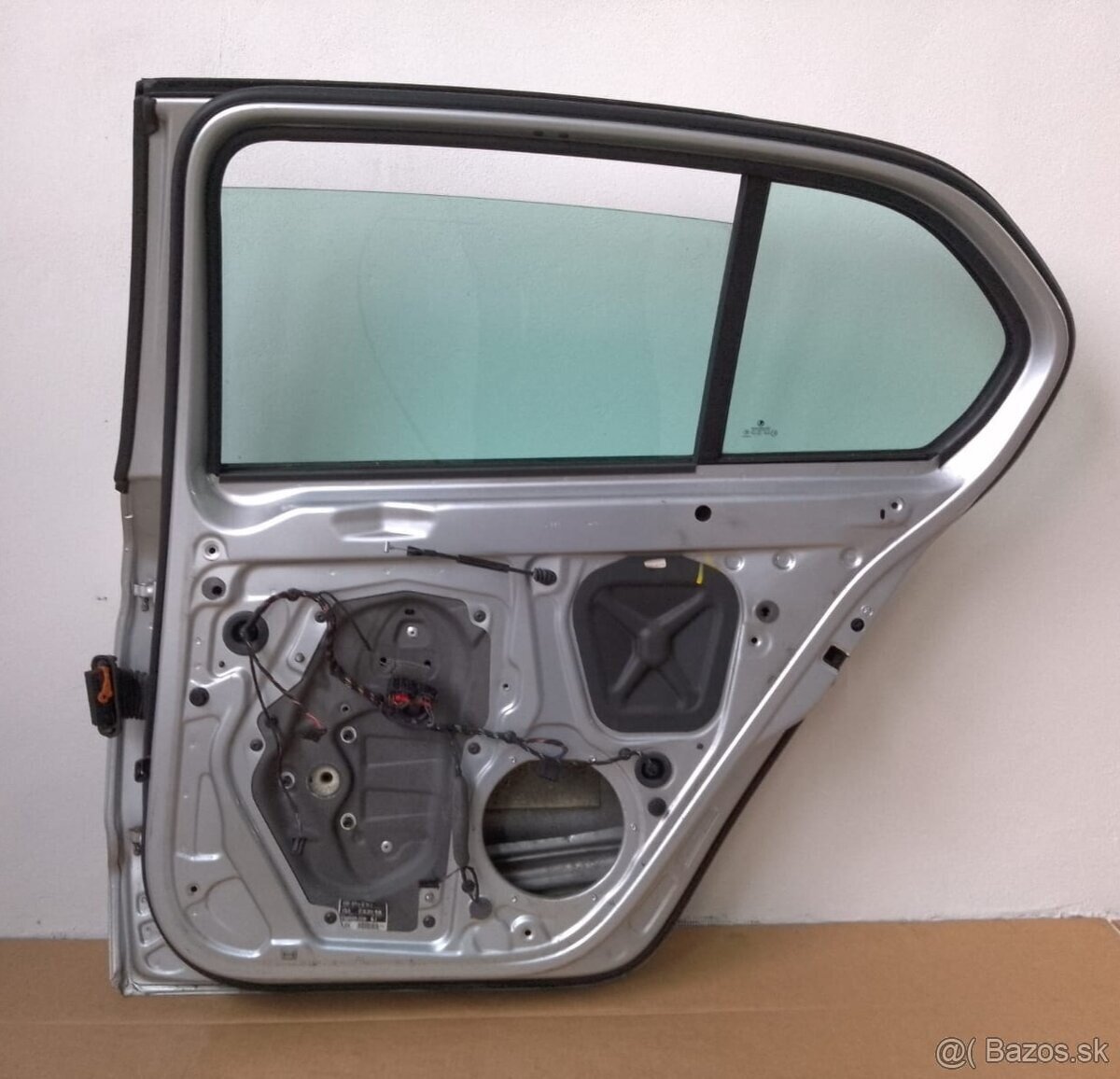 dvere Superb 2 sedan - LA7W 8E8E - 4