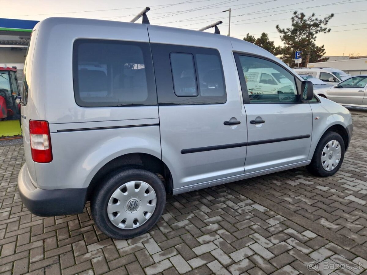 Predám Volkswagen Caddy 1.9 TDI 77 KW r.v.2009.Ohrev,7-miest - 4