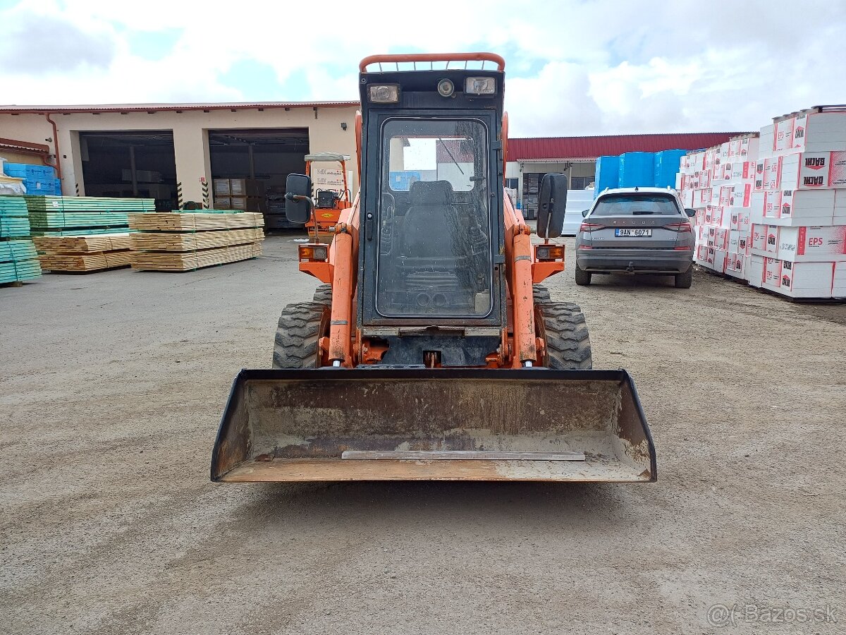 LOCUST L 753 nakladač smykový - 4