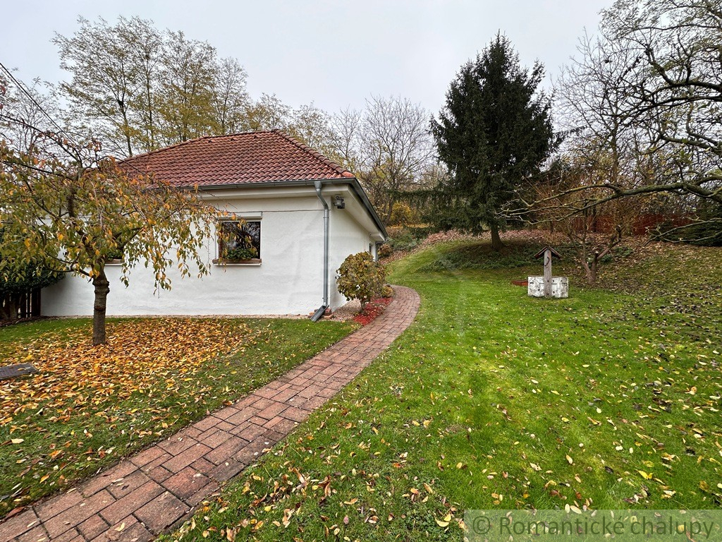 Samota v lese priamo v obci Semerovo Unikátny domček na k - 4