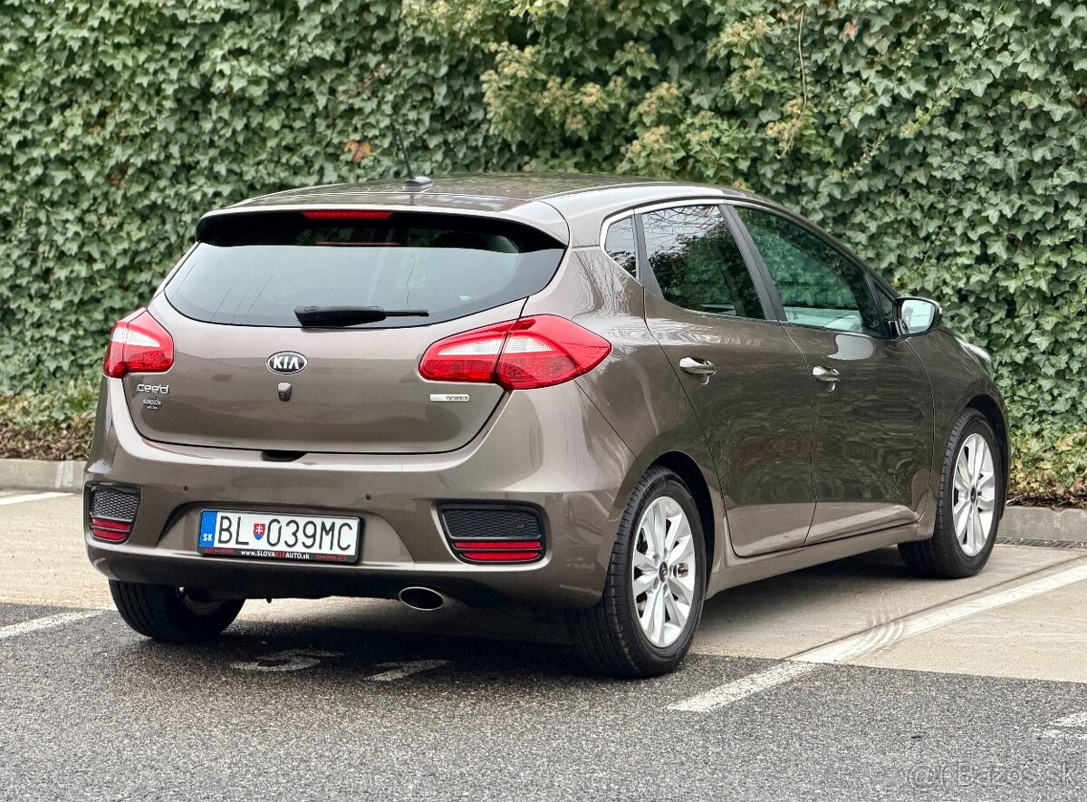 Kia Ceed 1.4i facelift 2016 Gold+ Navi Výhrev Kamera SR auto - 4