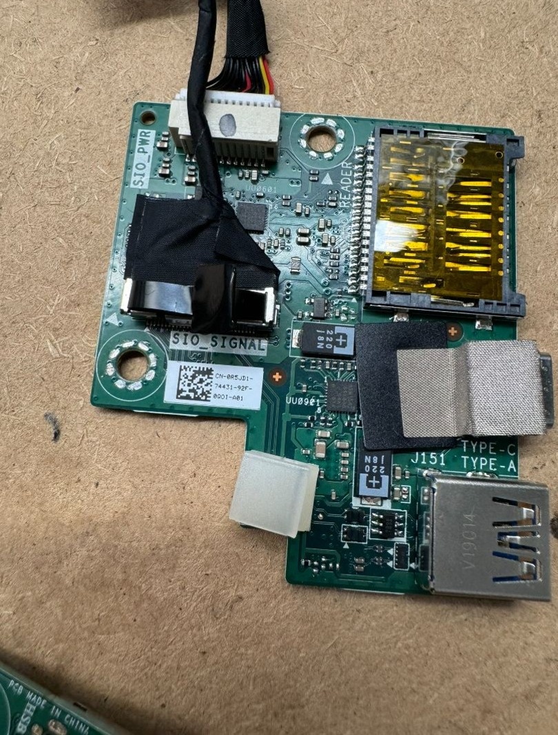 Predám dcérsku matičnú dosku Dell AIO 7460 doughterboard. - 4