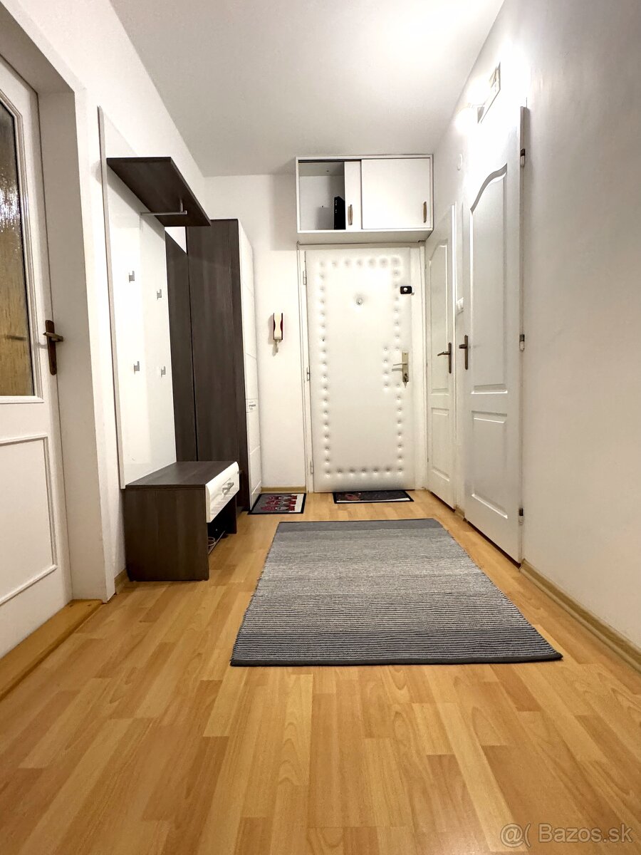 Slnečný 4 izbový byt s balkónom na ulici Hollého, Michalovce - 4