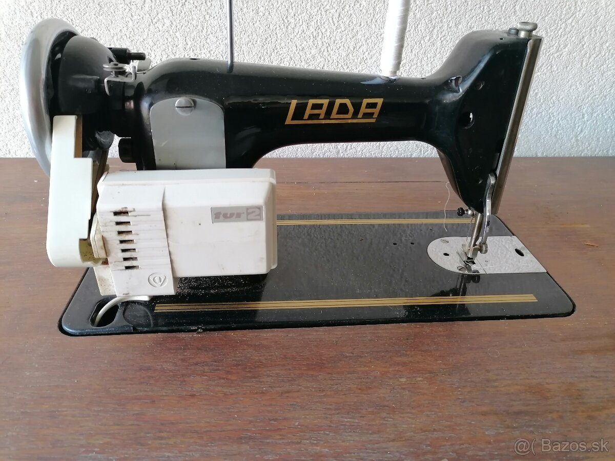 Predám šijací stroj Lada - 4