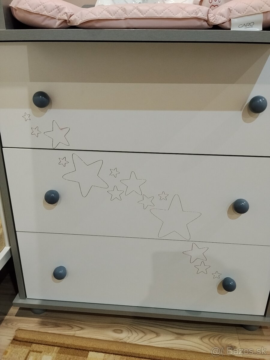 Komplet- postieľka s matracom, komodou a prebaľovacím pultom - 4