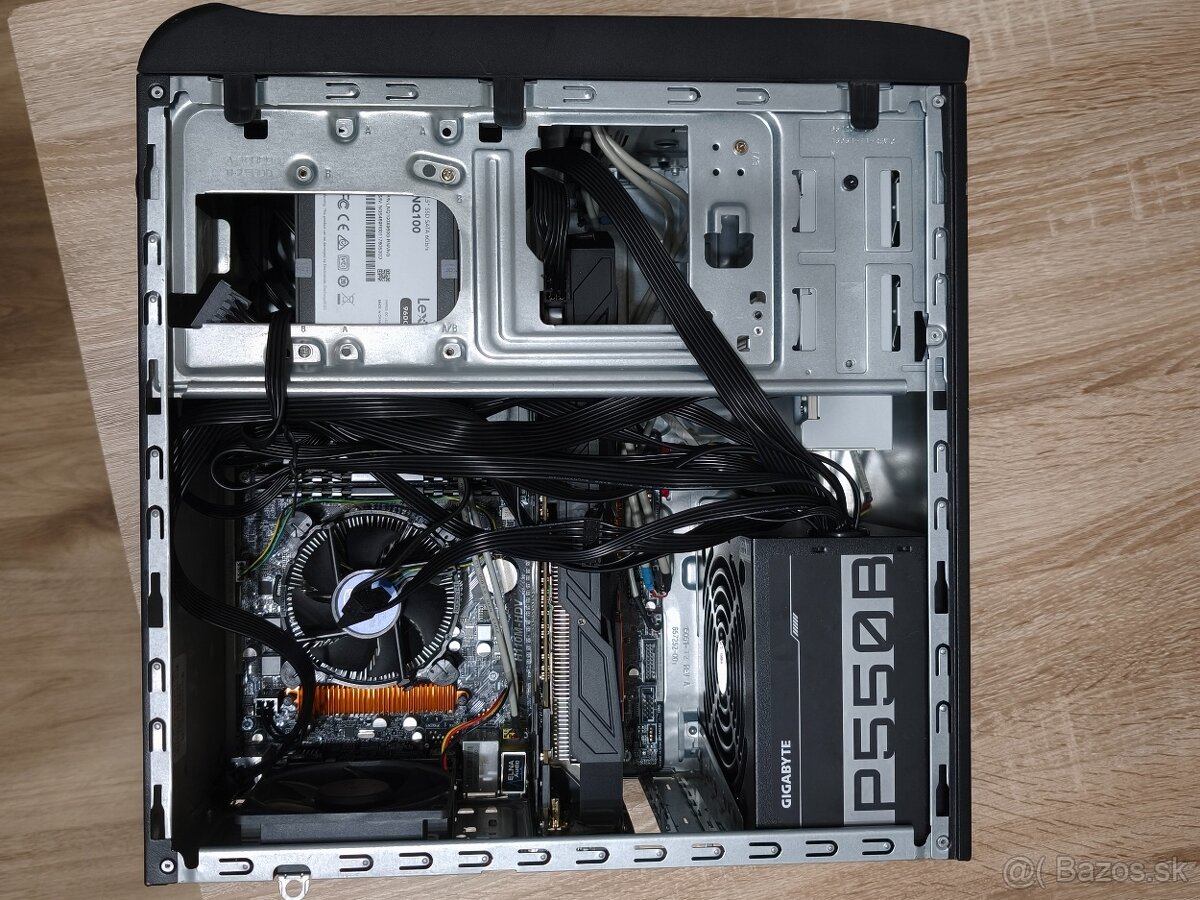 Domáci počítač s procesorom i7 - 4