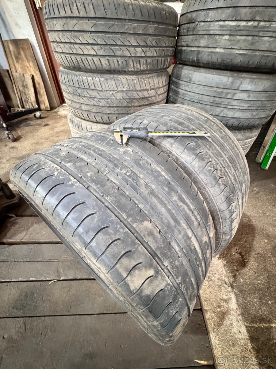 255/35R18 - 4