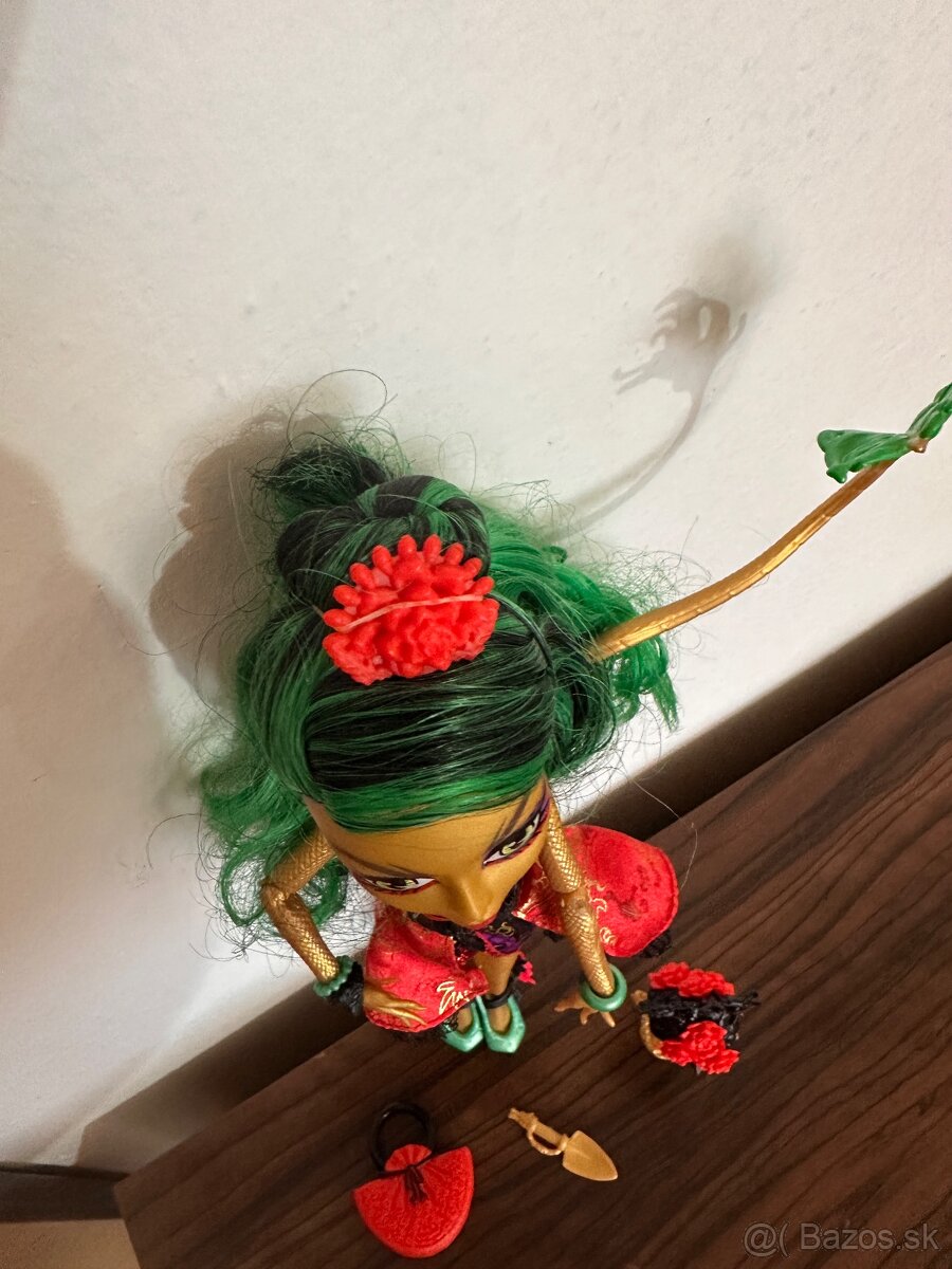Monster high Jinafire Gloom and Bloom - 4
