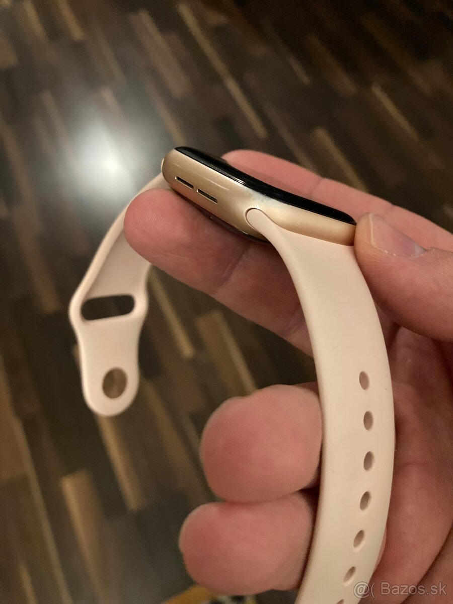 Apple Watch 4, 40mm - 4