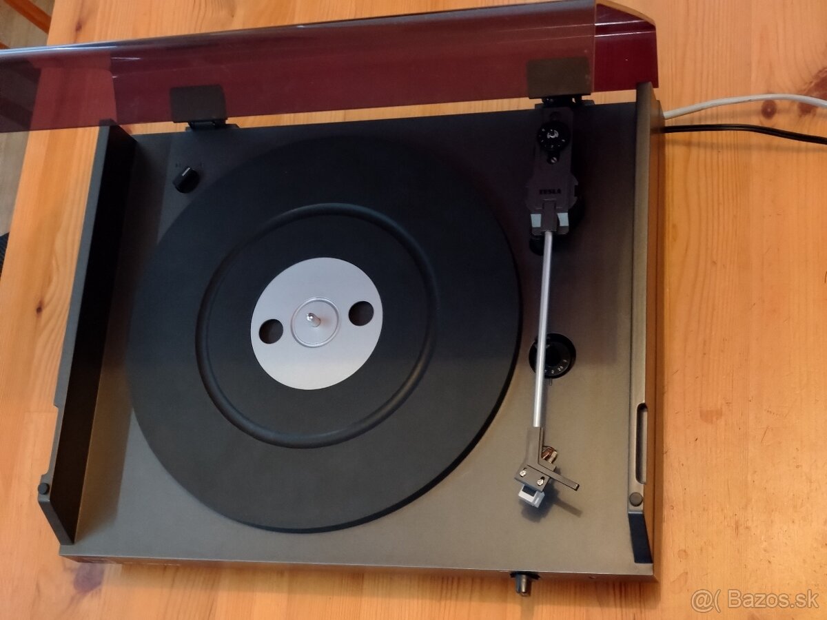 Gramofón Tesla NC470 - 4