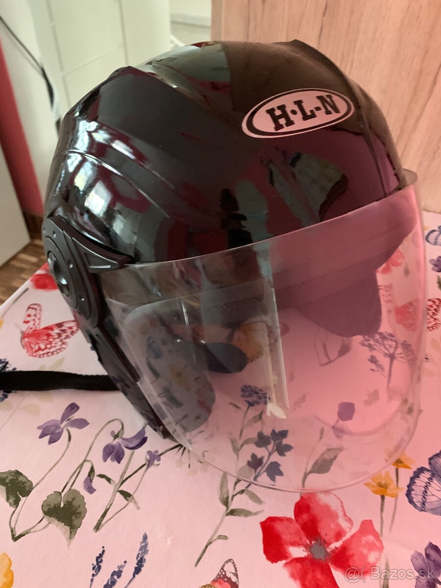 Prilba na motorku - 4
