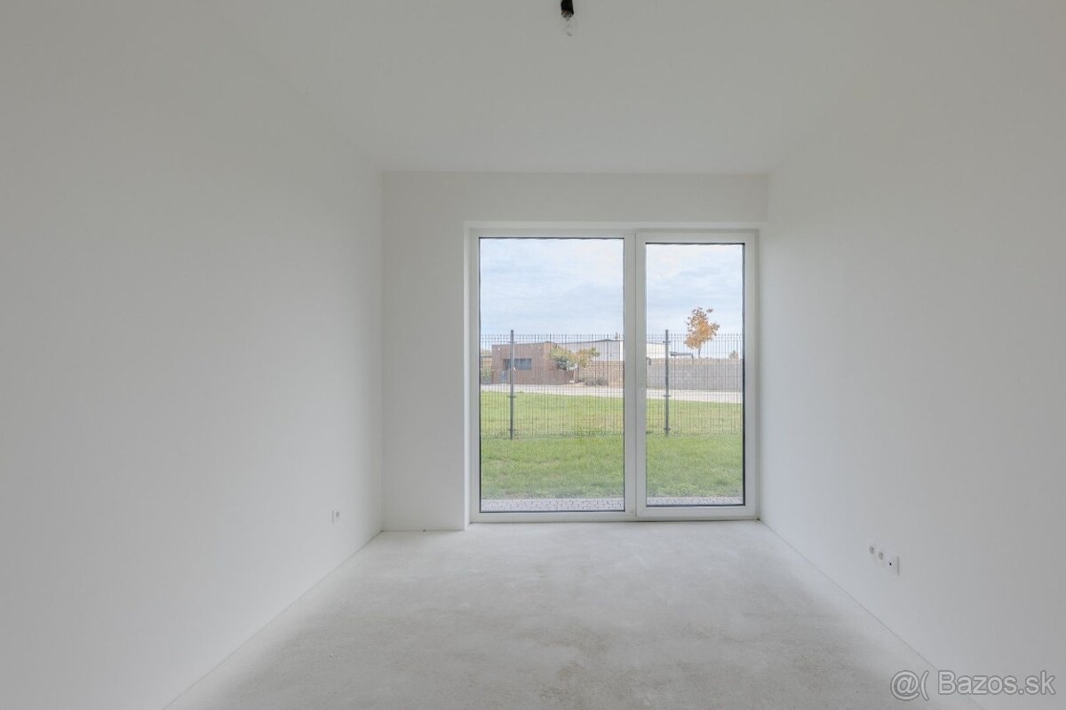 NA PREDAJ - nový, nezariadený 2-izbový byt so záhradou - Hru - 4