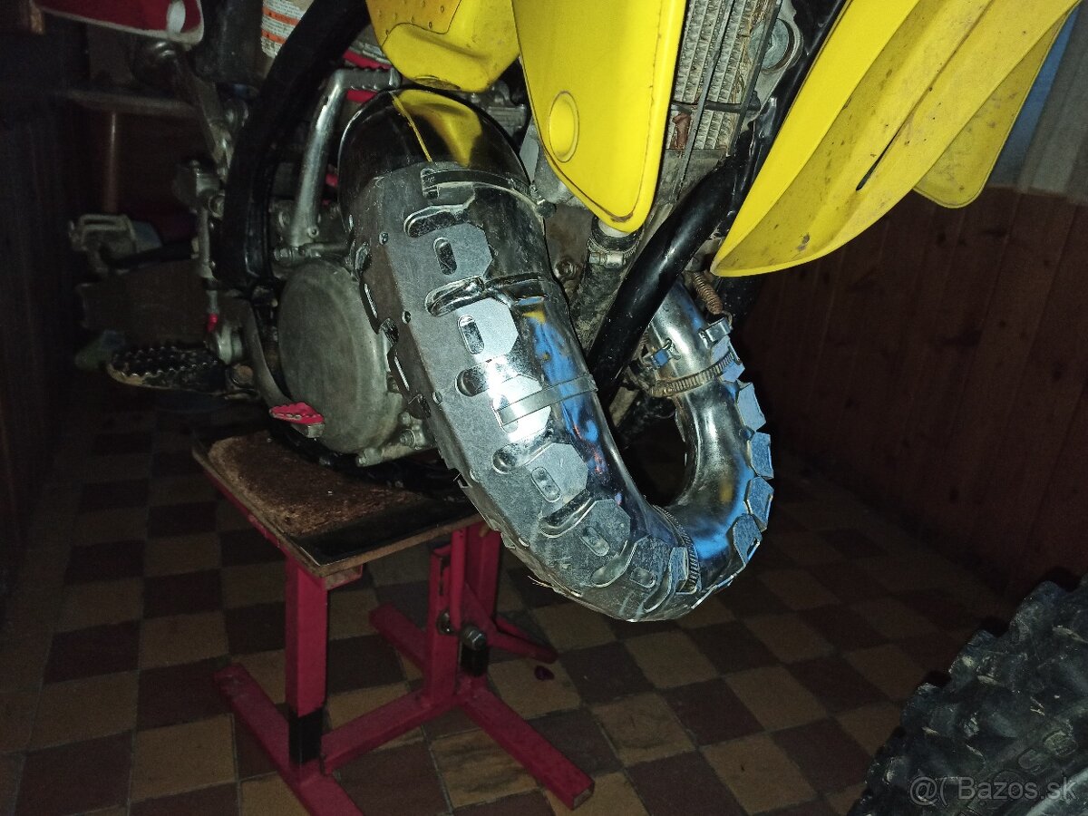 Chranic vyfukoveho kolena 2takt