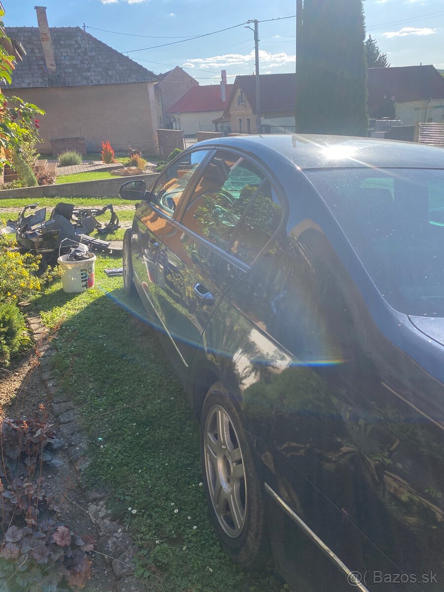 Rozpredam passat B6 103kw - 4