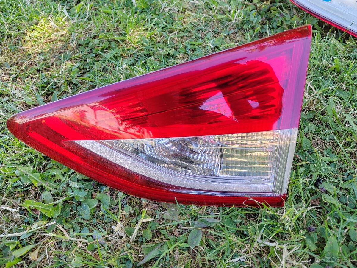 Ford Kuga 2 zadné svetlá - 4