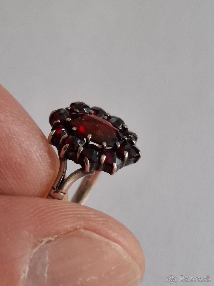 Strieborný prsteň s českými granátikmi 2 - 4