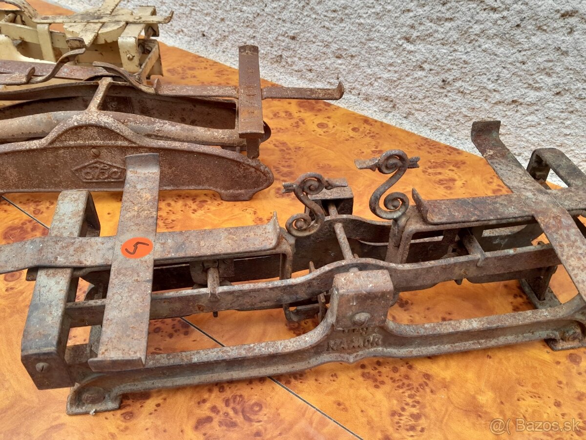 Liatinová váha. - 4