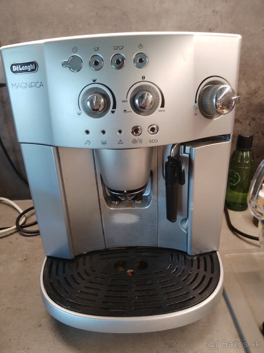 Kavovar Delonghi magnifica - 4