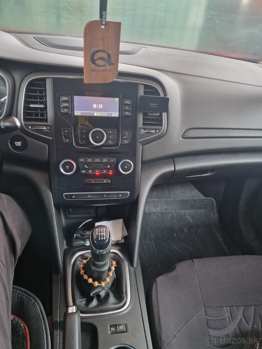 Renault megane 2018 - 4