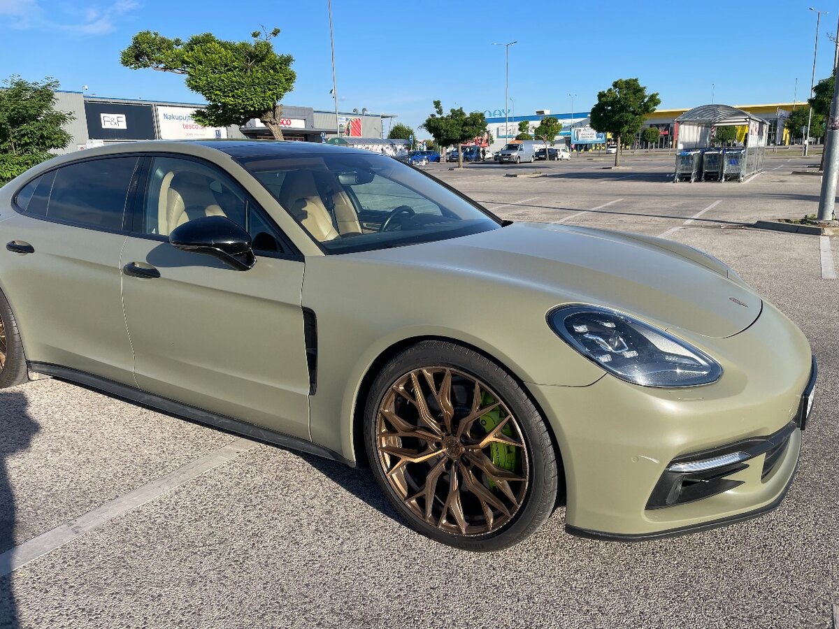 Predám PORSCHE PANAMERA 4 E-Hybrid 4x4 A/T - 4