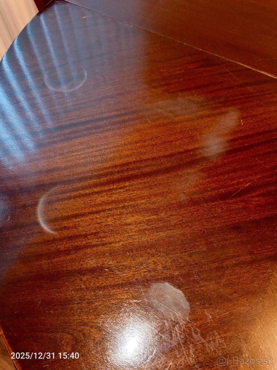 Jedálenský stôl. - 4