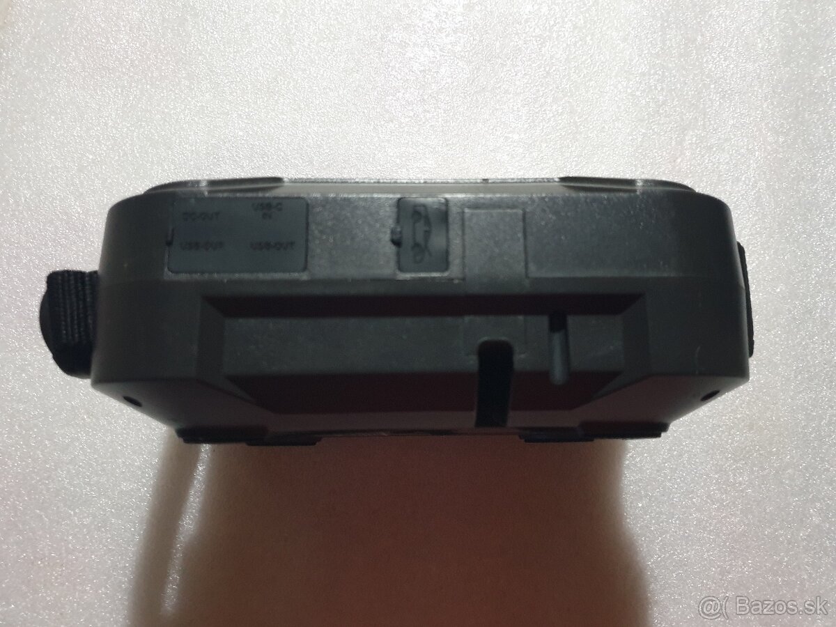 Predam štartovaci booster z kompresorom BUTURE 2500A - 4