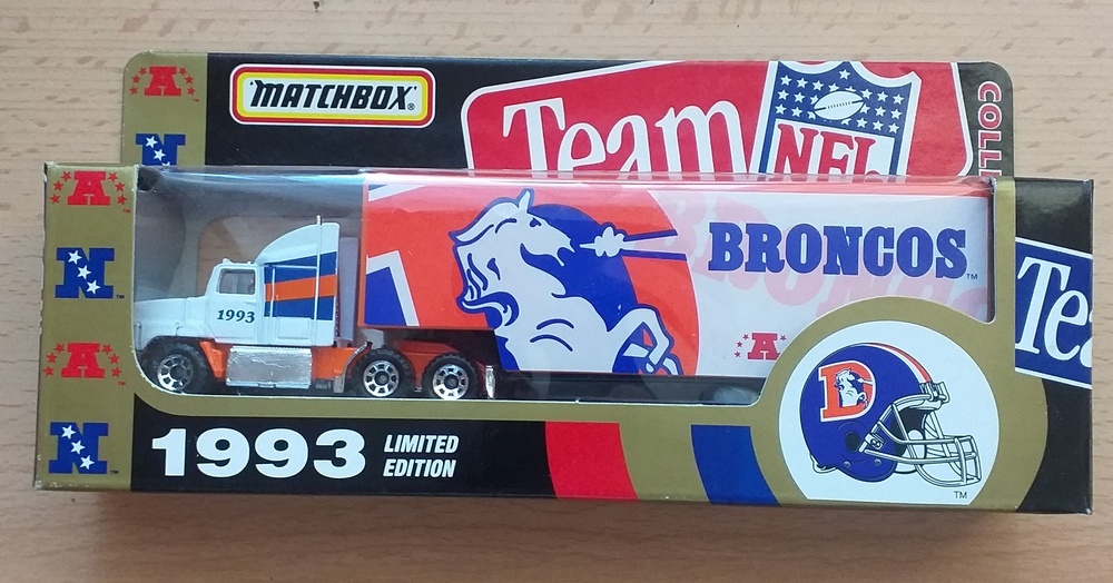 matchbox convoy cy109 Ford Aeromax NFL 1993 č. 2 - 4