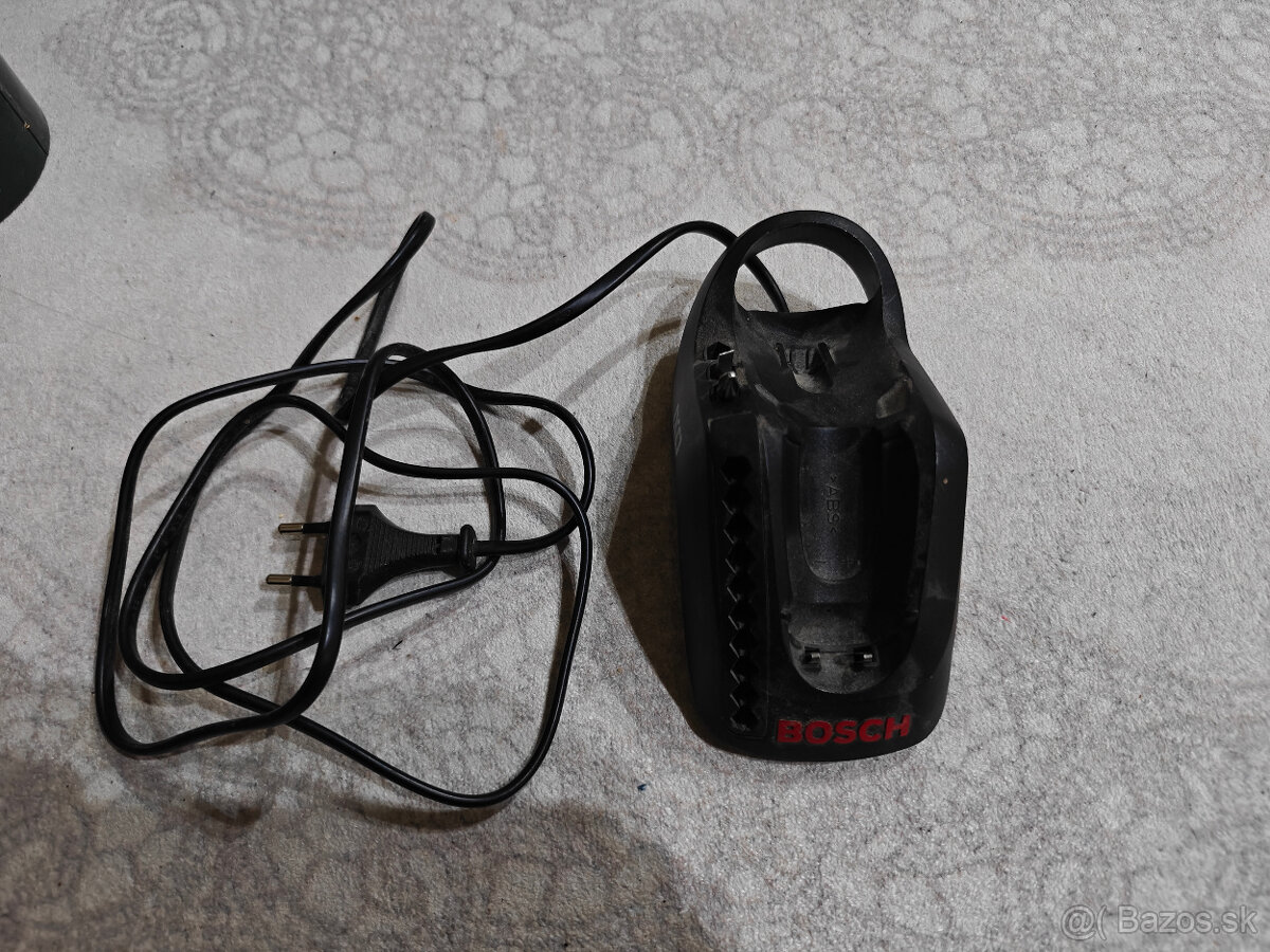 Predám Aku Skrutkovač Bosch IXO - 4
