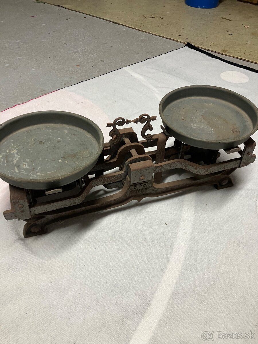 Starý liatinová obchodná váha + sada mosadzných závaží - 4