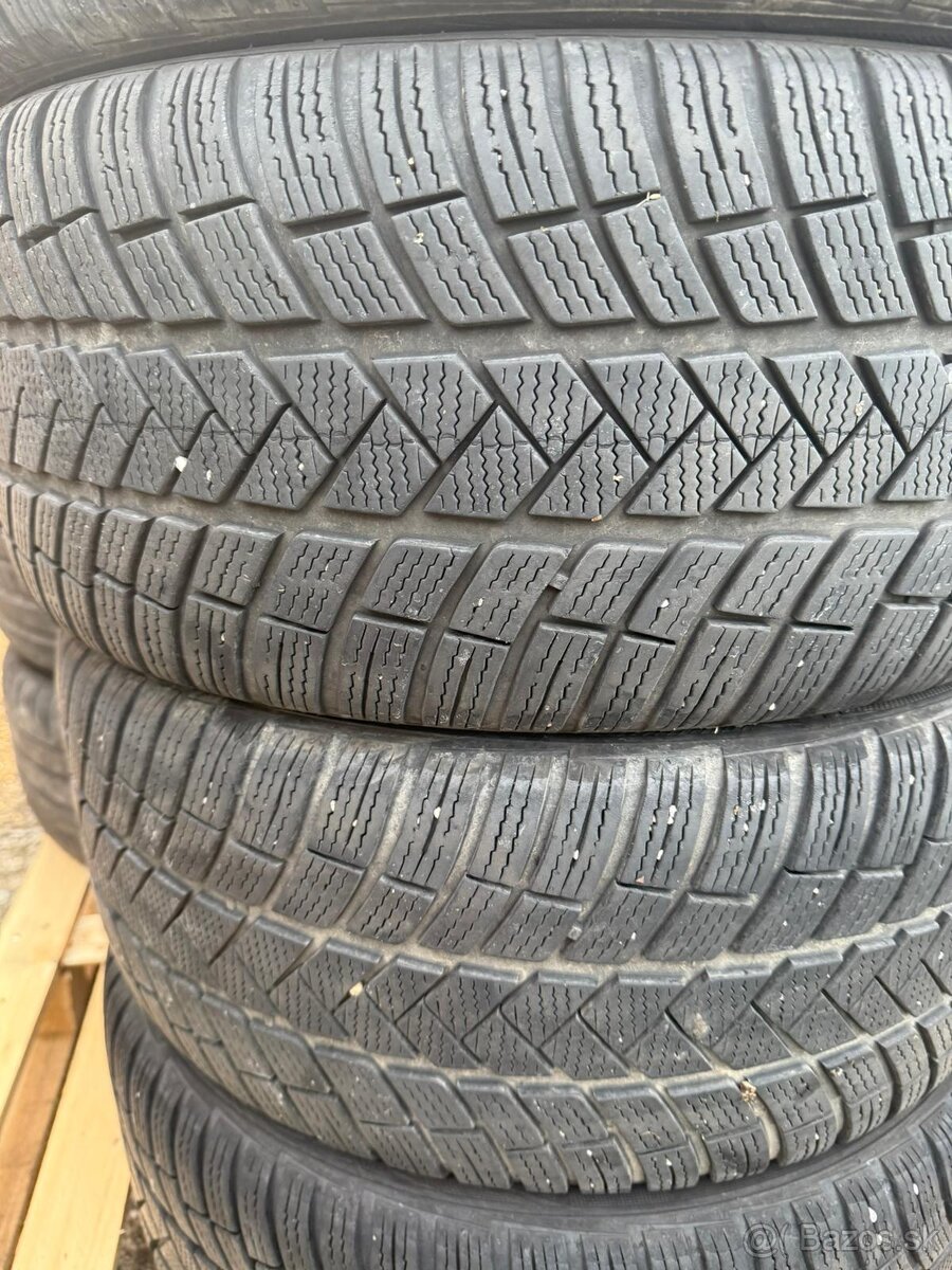 Na Audi zimne 245/40 R18 - 4