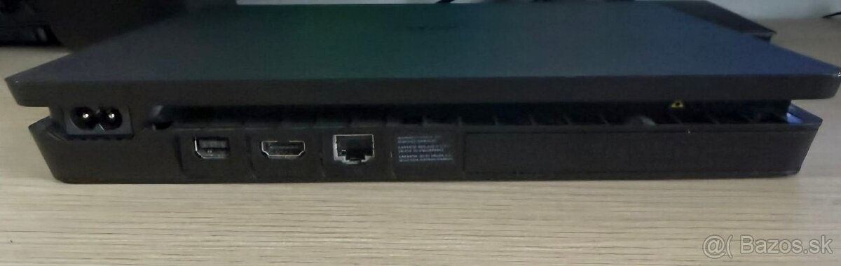 PlayStation 4 Slim - 4
