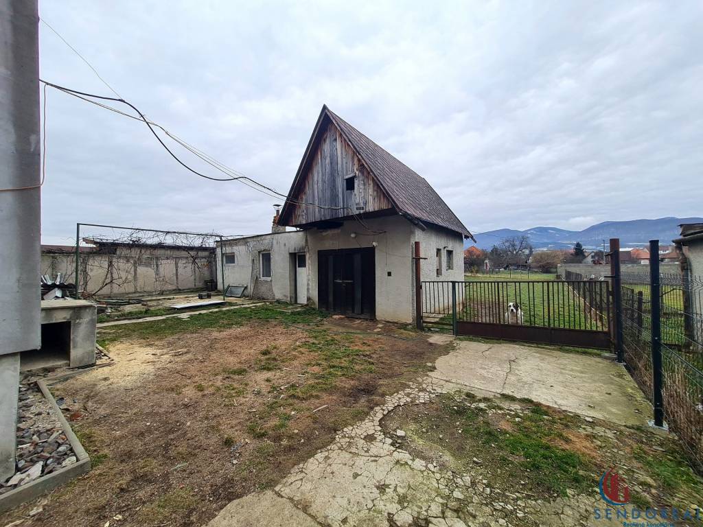 5.izb RD Čereňany pozemok 1028m - 4