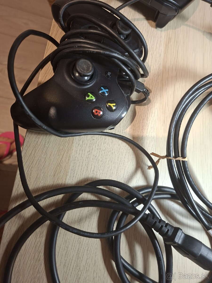 Xbox One + 2 ovládače + príslušenstvo 1540 - 4