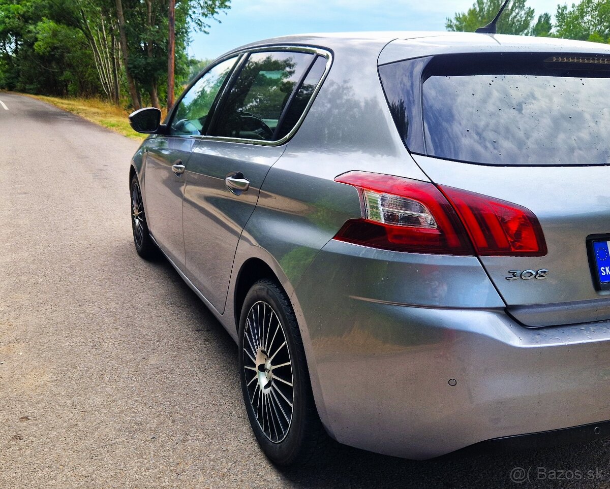 Peugeot 308 1.2 e-THP Active 81KW 5M Benzín. - 4