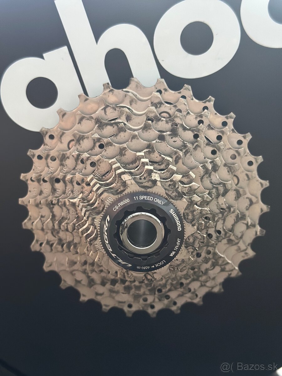 Wahoo KICKR CORE SMART cyklotrenažér s kazetou a podložka - 4