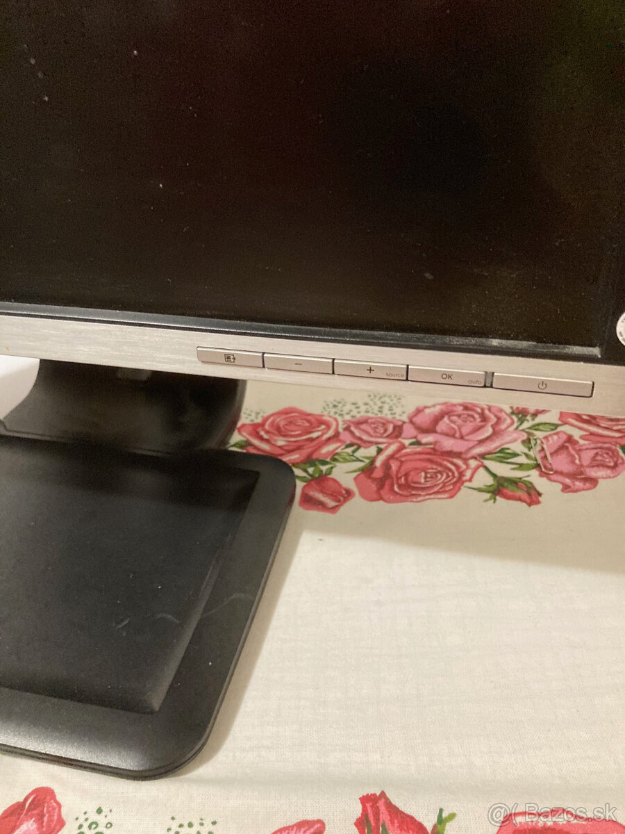 Monitory LCD 22" - 4