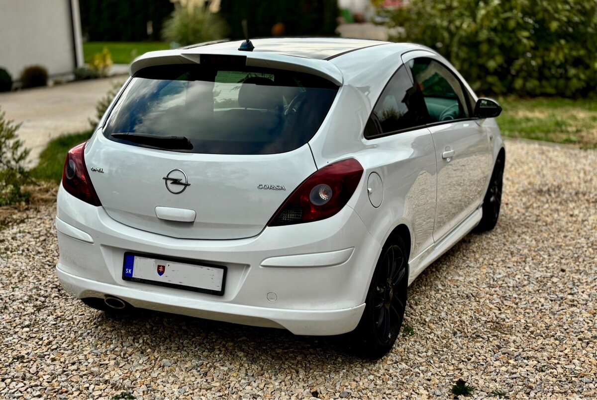 Opel Corsa 1.4 Benzín 2009 - 4