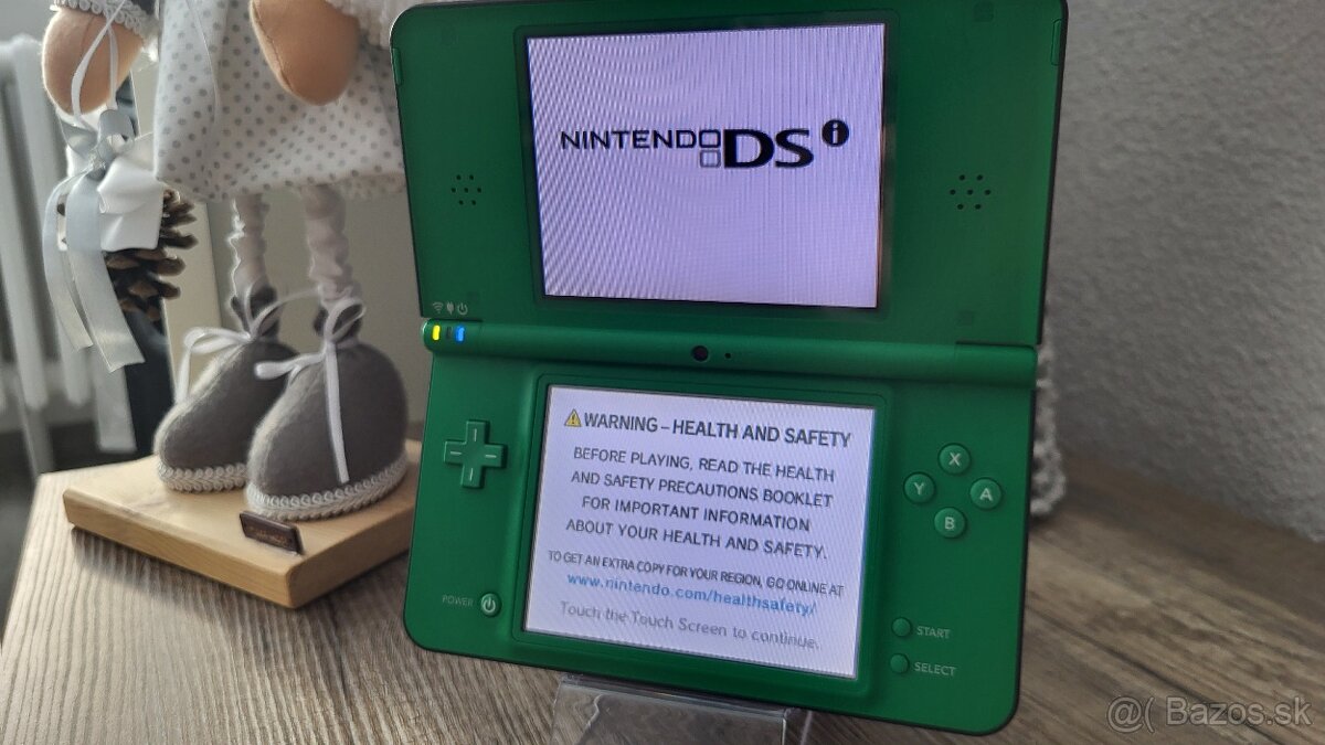 Nintendo DSi XL - 4
