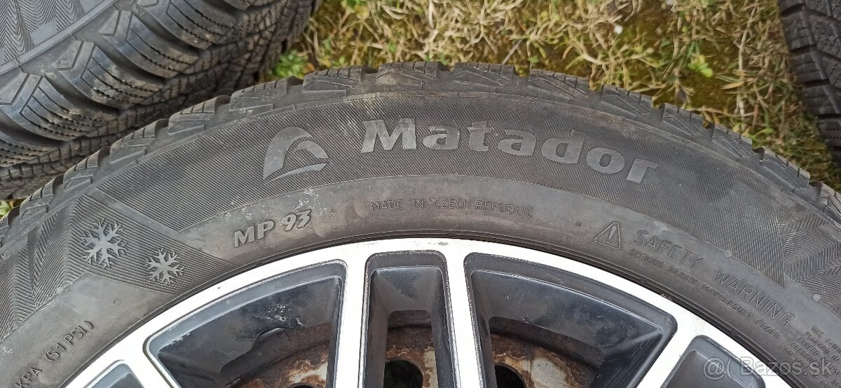 Zimné 205/55 R16 + disky a puklice - 4