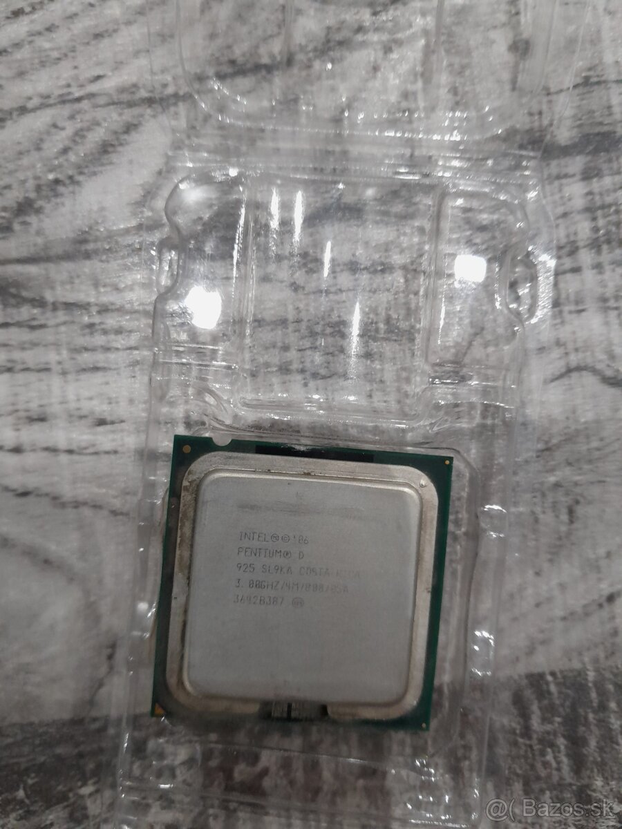 Predám procesory Intel® AMD - 4