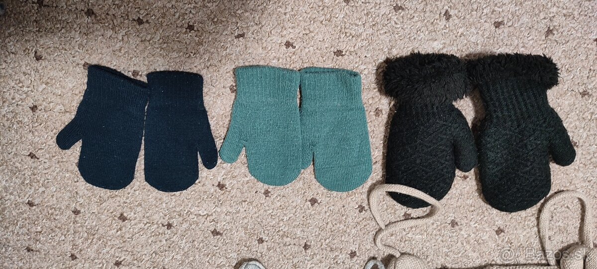 Čiapky na šnúrky 74/80, rukavice - 4